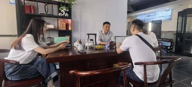 AI真的能在镌绣坊跑起来：与传粉科技的一次现场办公